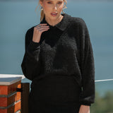 Blusa Feminina Nina em Tricot Felpado, com Mangas Longas e Gola em Ponta.