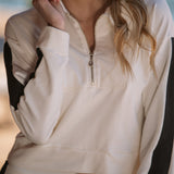 Blusa Moletom Feminino Luna com Abertura de Ziper e Recortes Contrastante