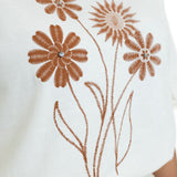 Camiseta Feminina com Estampa frontal e Aplicação de Strass