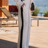 Calça de Moletom Luna, com Shape Solto ao Corpo e Recortes Laterais