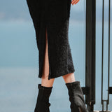 Saia Feminina Nina em Tricot Felpado, com Comprimento Mídi e Fenda Costas