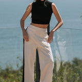 Calça de Moletom Luna, com Shape Solto ao Corpo e Recortes Laterais