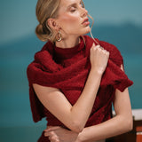 Blusa Feminina Nina em Tricot Felpado, com Mangas Longas e Gola em Ponta.